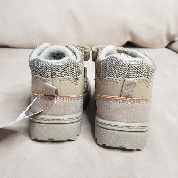 Carters Inigo Toddler Boy Sz 4 Outdoor Hiking boots Khaki NWT - Picture 9 of 11
